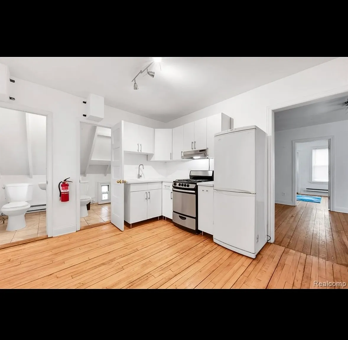 2 bed, 1.5 bath, 1200 sqft, $1,150 — Photo 3