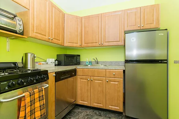Rented by Avenues Real Estate | media 10