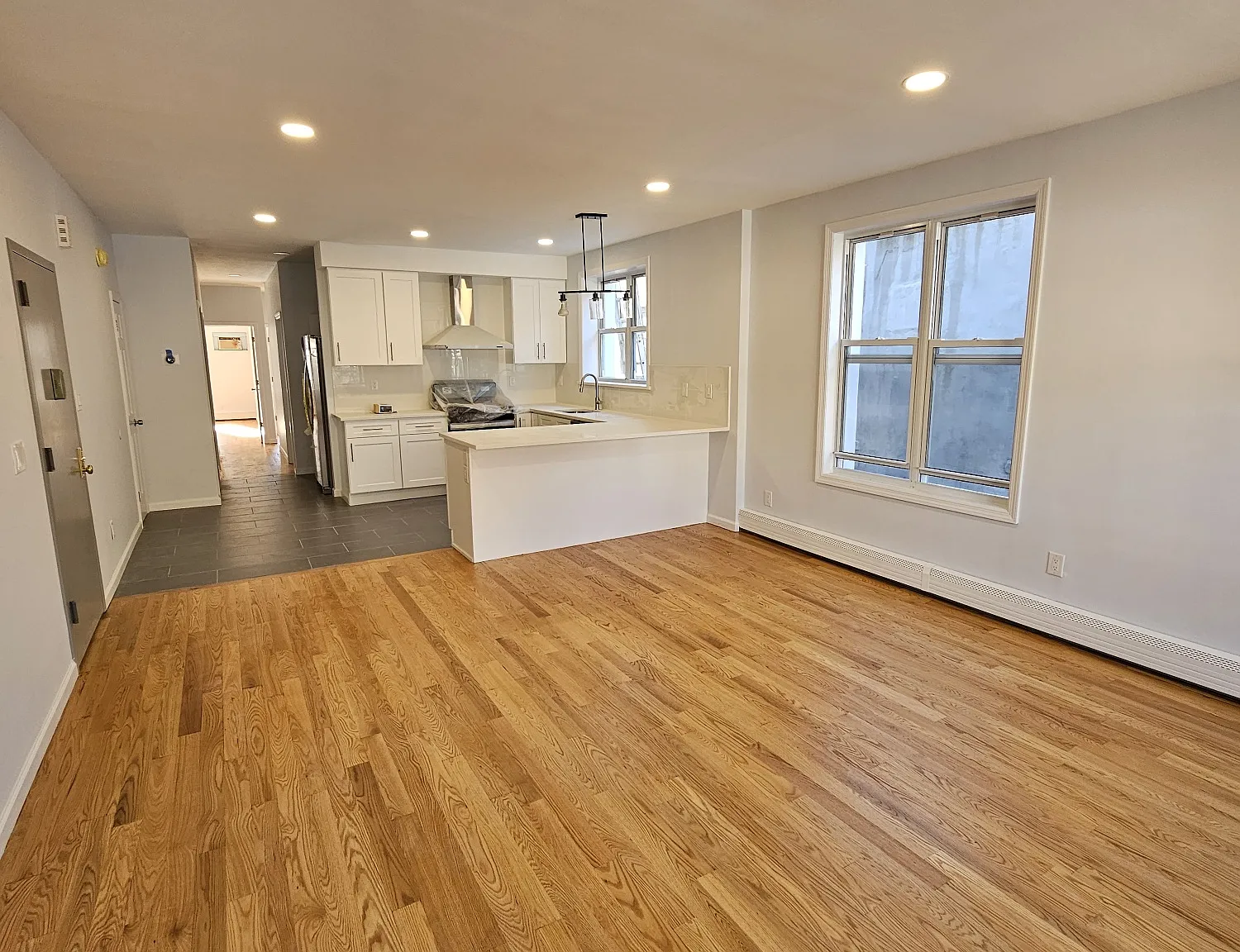 3 bed, 1400 sqft, $4,000 — Photo 4