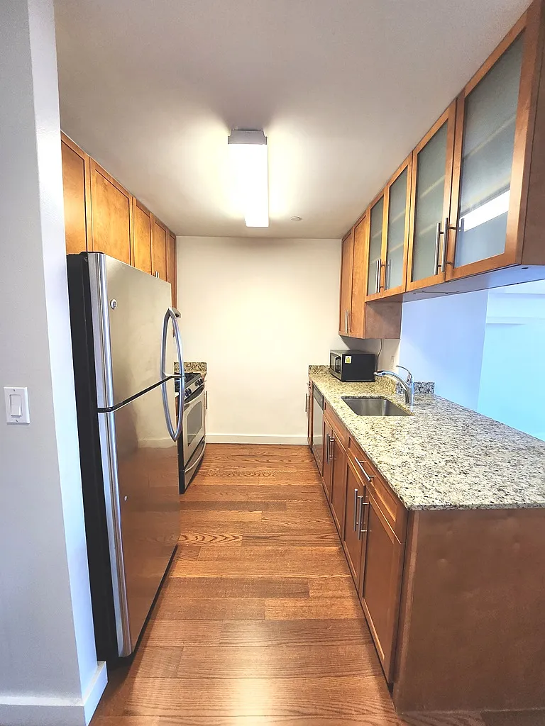 1 bed, 800 sqft, $3,100 — Photo 3