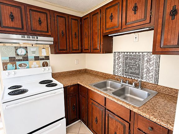 2nd image of 2201 Tebeau St