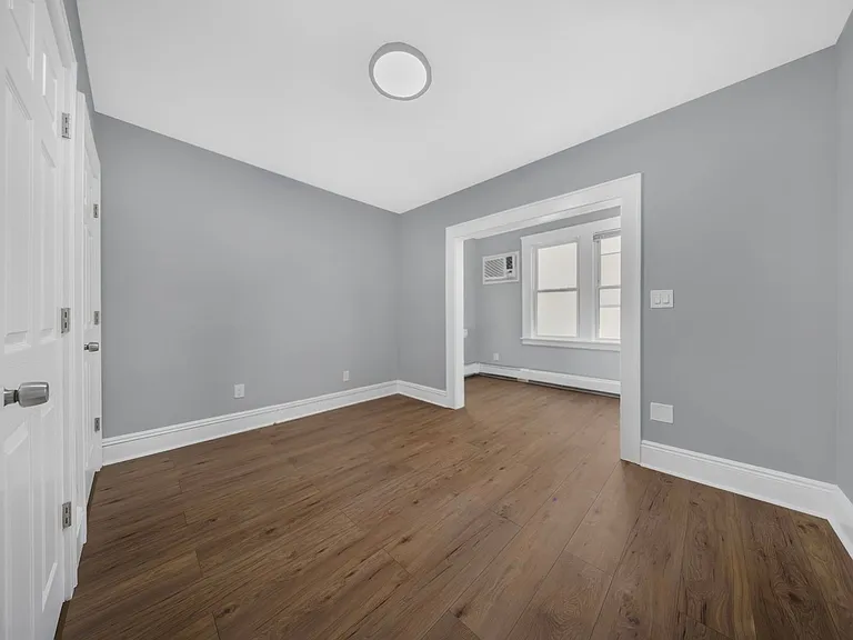 15 Tuttle St — Photo 23