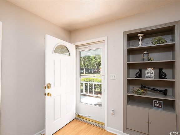 5th image of 2725 NW 47th Ave