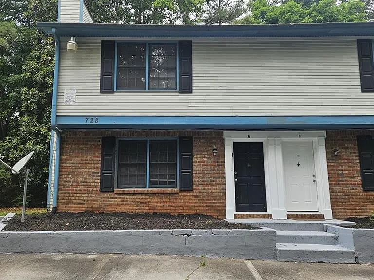 728 Burnt Creek Dr NW #B — Photo 1