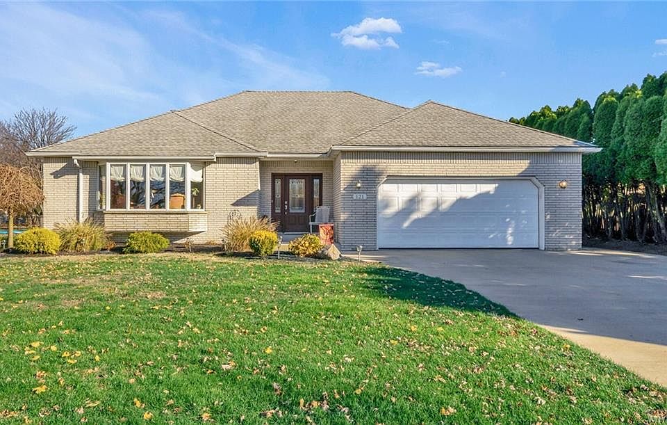 1st image of 121 Oakhill Dr