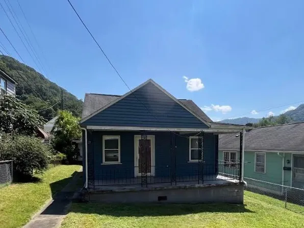 140 Boomer Branch Rd, Boomer, WV 25031