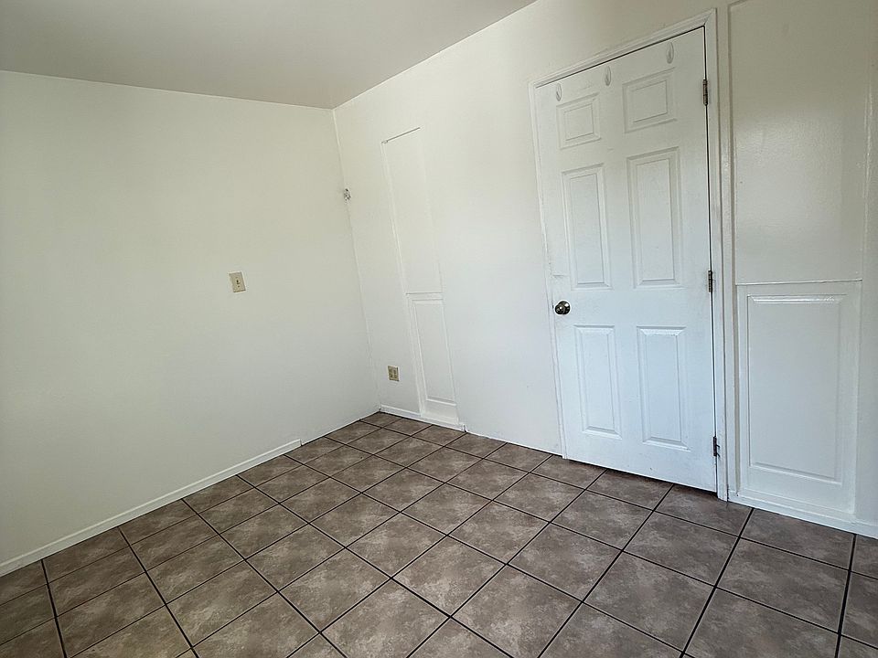 bedroom, other side
