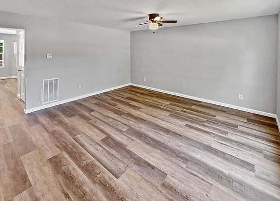 5th image of 5823 Strathmoor Manor Cir #B