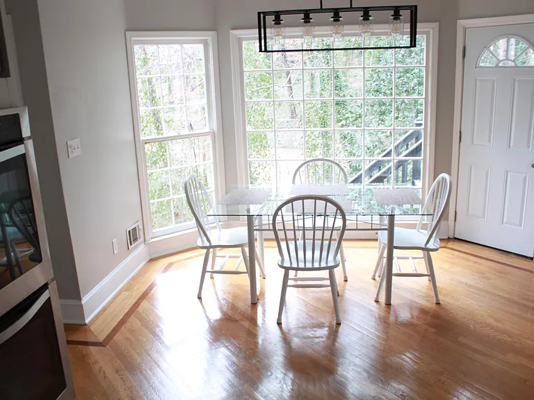 Kitchen breakfast dining area