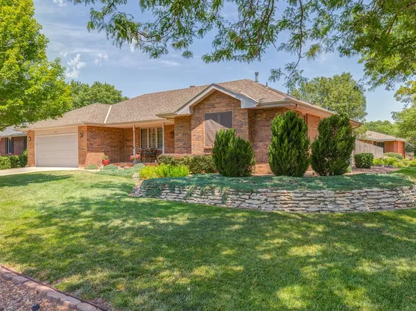 2231 Village Ln, Salina, KS 67401