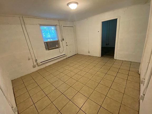 2nd image of 1414 N Hyde Park Ave APT 6