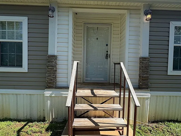 271 Bonner Rd — Photo 2