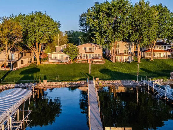 2818 Breezy Heights Dr, Milford, IA 51351