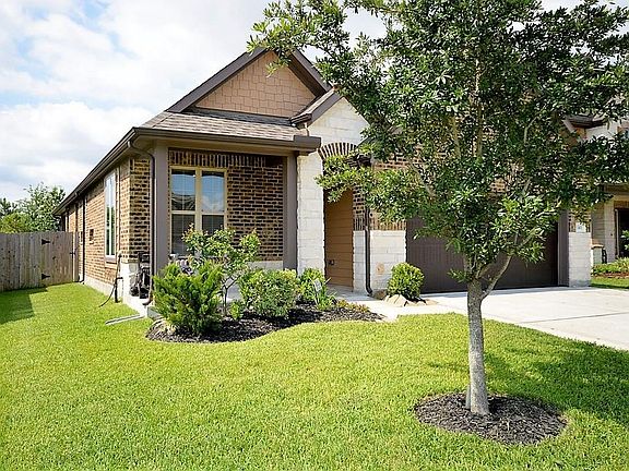 3rd image of 143 Bayside Crossing Dr