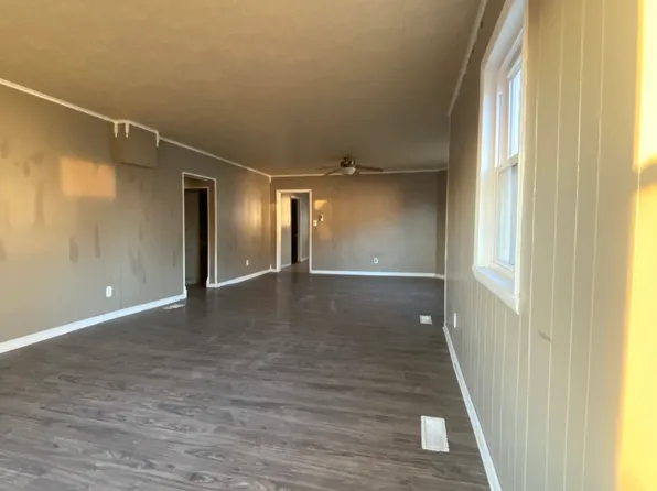 802 E Reeves St, Marion, IL 62959