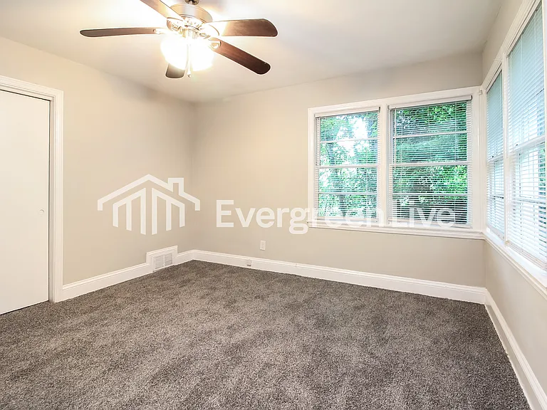 500 Brookdale Dr — Photo 11