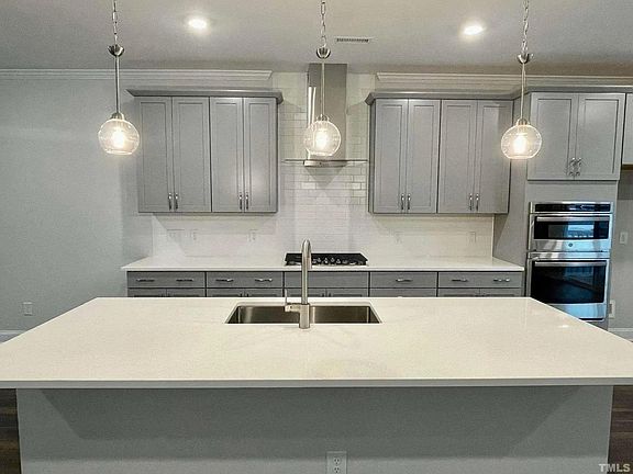 3rd image of 8425 Garnet Rose Ln