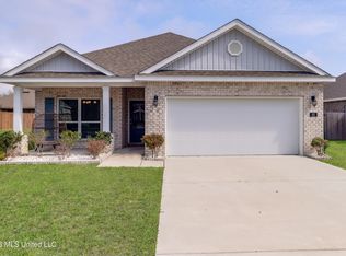 63 Saltmeadow Cir, Ocean Springs, MS 39564