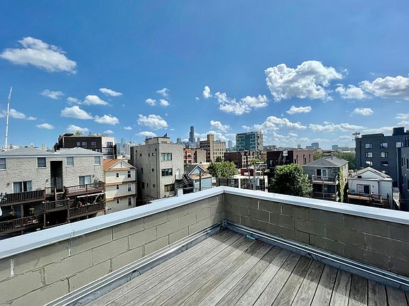 3rd image of 1219 W Erie St #3F