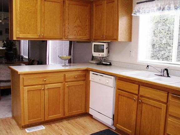 3rd image of 1910 Sorrel Ln SE