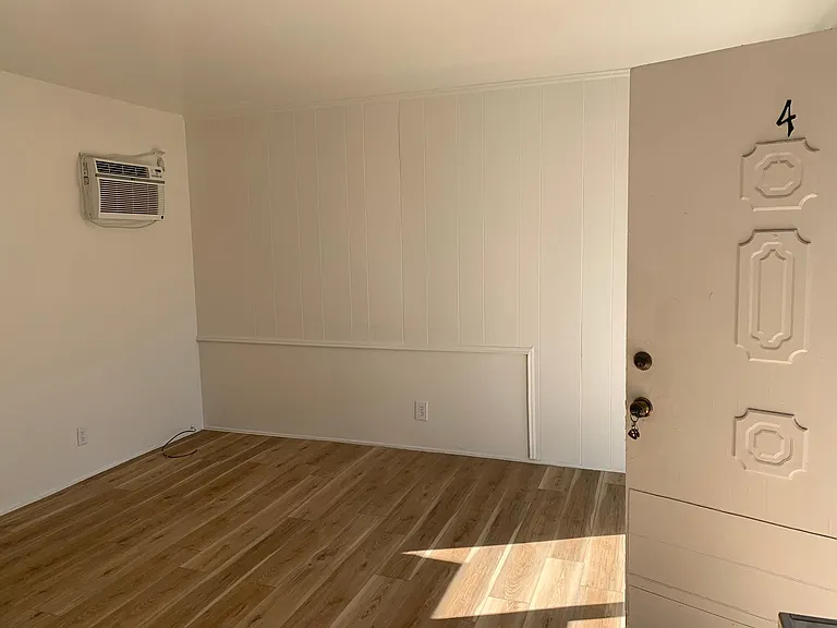 400 N Doheny Dr #4 — Photo 13