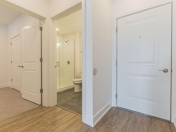 5th image of 1633 Poplar St #501