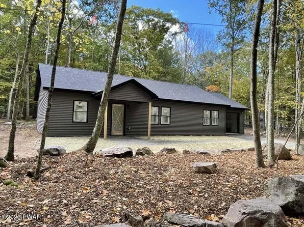 117 Iroquois Rd, Shohola, PA 18458