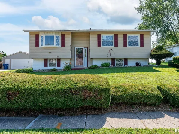 5711 Gaines St, Davenport, IA 52806