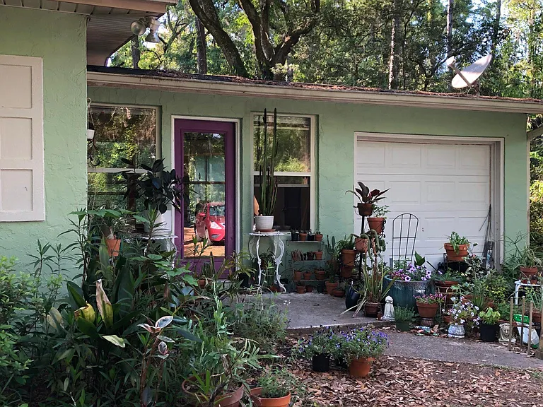 Front porch/entrance