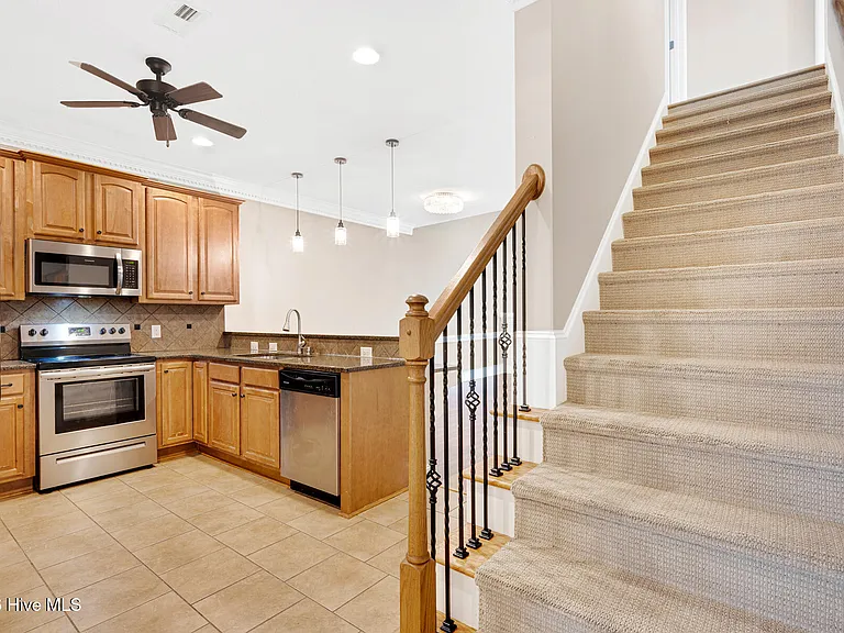 2400 Dovedale Ct #B — Photo 15