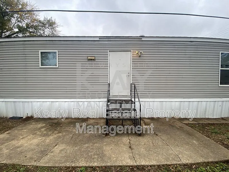 926 S Railroad Ave