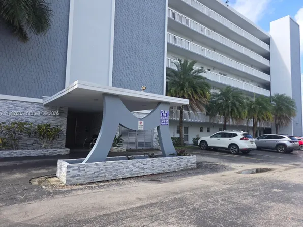 320 NE 12th Ave APT 703, Hallandale, FL 33009