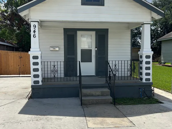 946 12th St, Gretna, LA 70053
