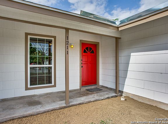 3rd image of 1211 W Mally Blvd