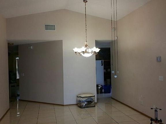 3rd image of 210 Sandalwood Dr