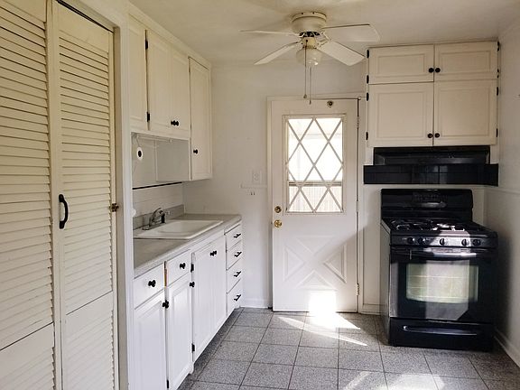 4th image of 1531 E Court St