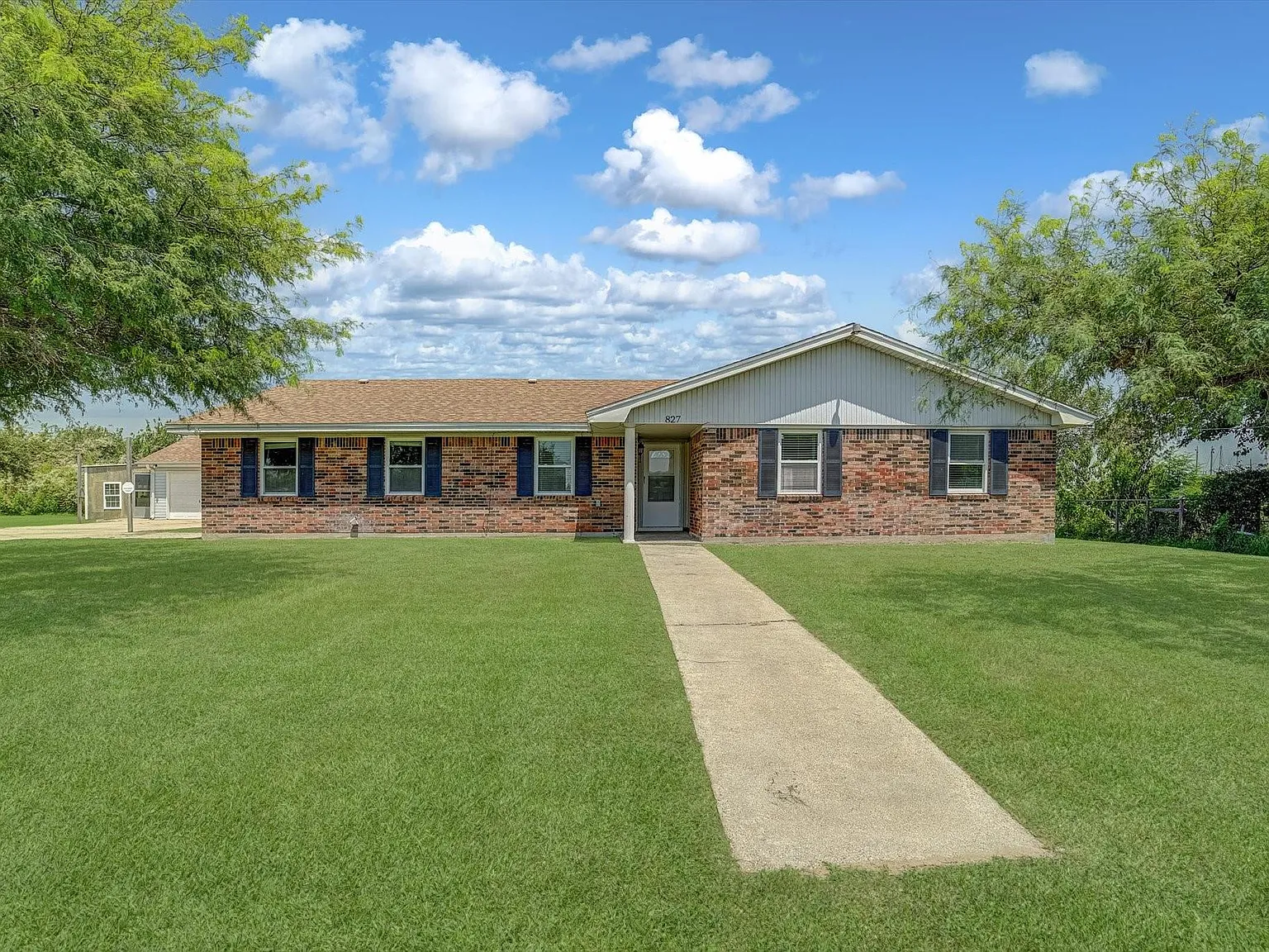4 bed, 3.0 bath, 1962 sqft, $2,000 — Photo 1