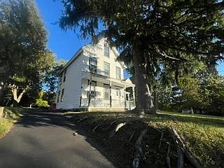 8 Summit St #FIRST FLOO — Photo 2