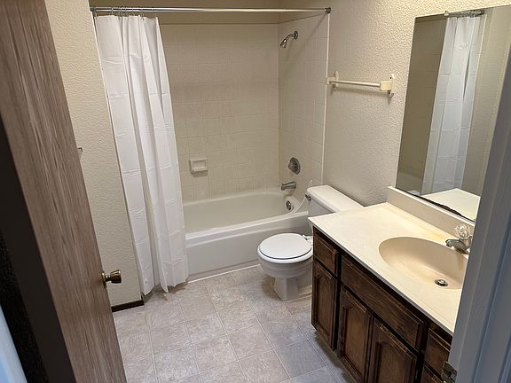 2nd image of 2292 Laurel Cir #2292
