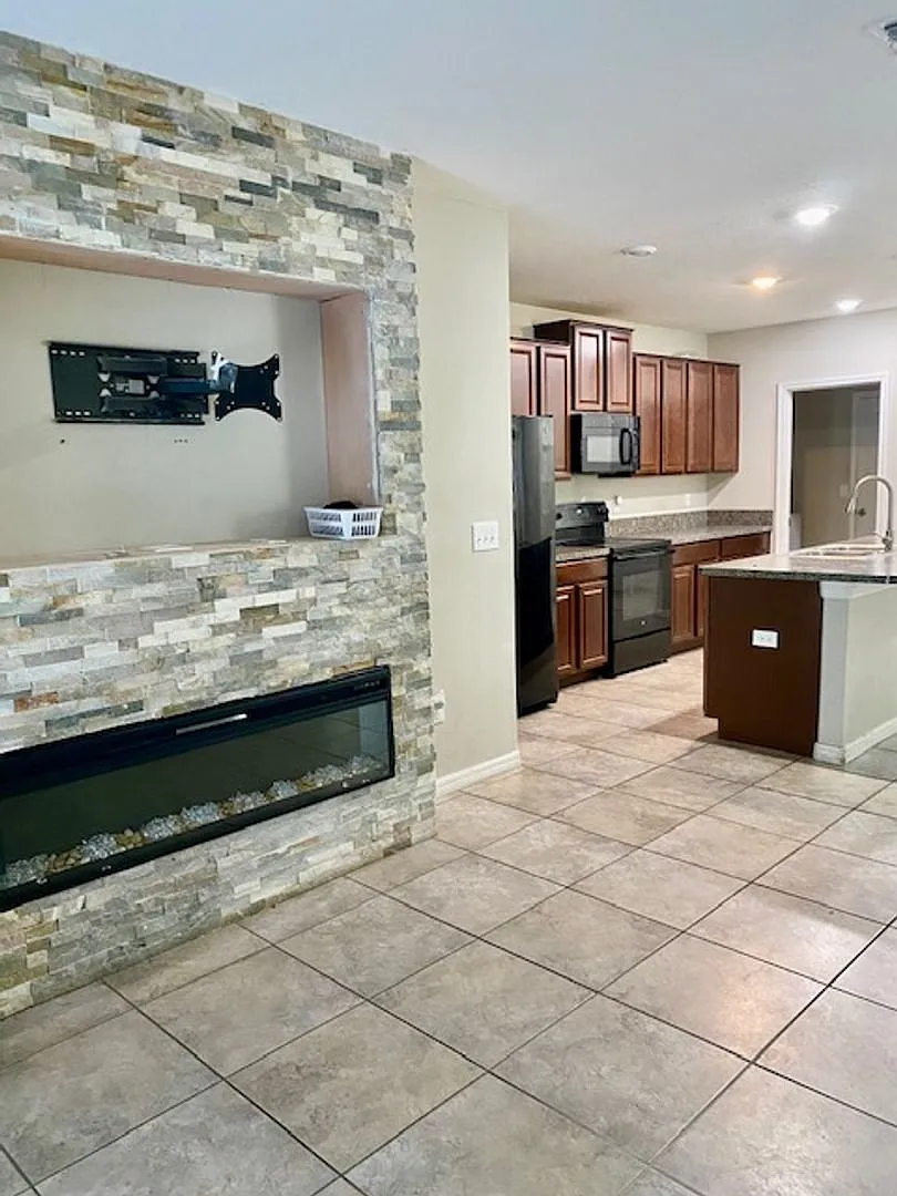 Beautiful large home — Photo 4