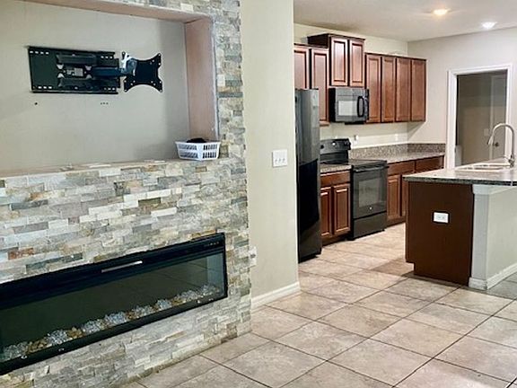 4th image of 15706 Greenleaf Bay St