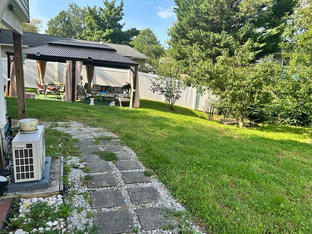 2 bed, 1000 sqft, $2,000 — Photo 3