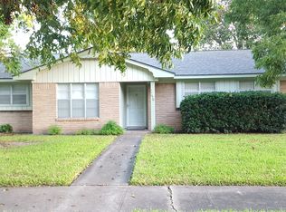 245 Anglewood Ct, Angleton, TX 77515