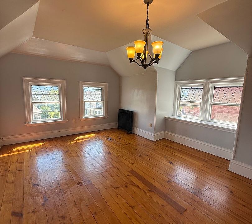 1st image of 409 Grand St Floor 3