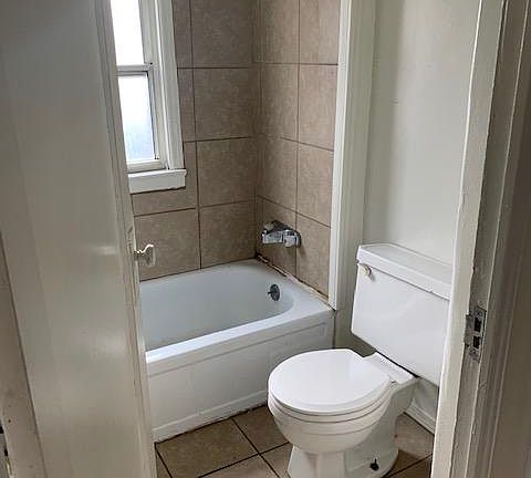 5th image of 417 1st St APT 3