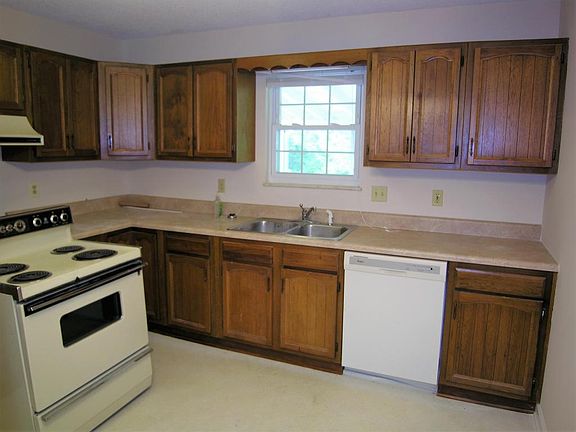 4th image of 1861 Stonebrook Dr
