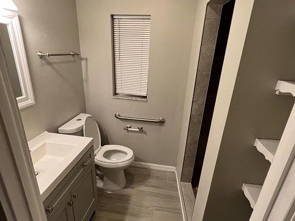 4th image of 3046 Woodstock Ave
