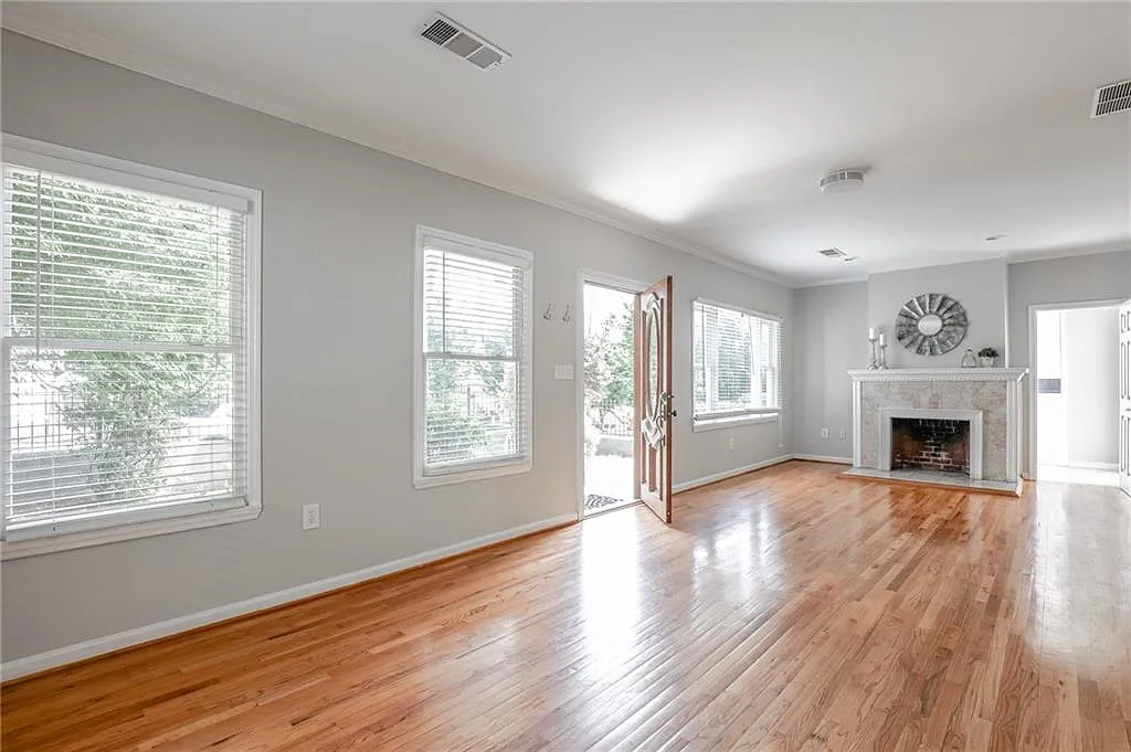 3 bed, 2.0 bath, 1500 sqft, $3,550 — Photo 4