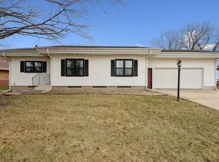 104 Sunset Dr, Hudson, IA 50643
