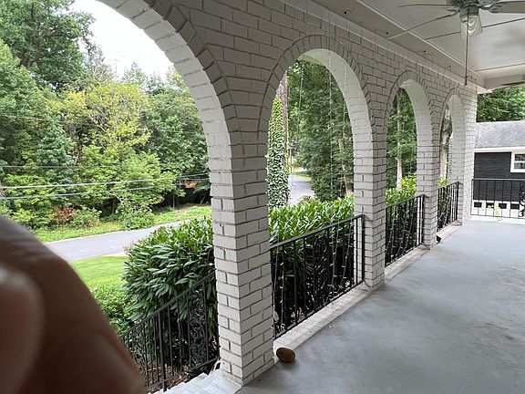 3rd image of 3340 Breton Ct NE